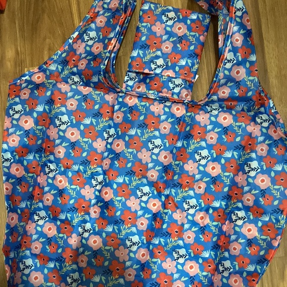 FINAL DROP🚨 💜 NWT reusable floral foldable grocery travel bag - Picture 3 of 5